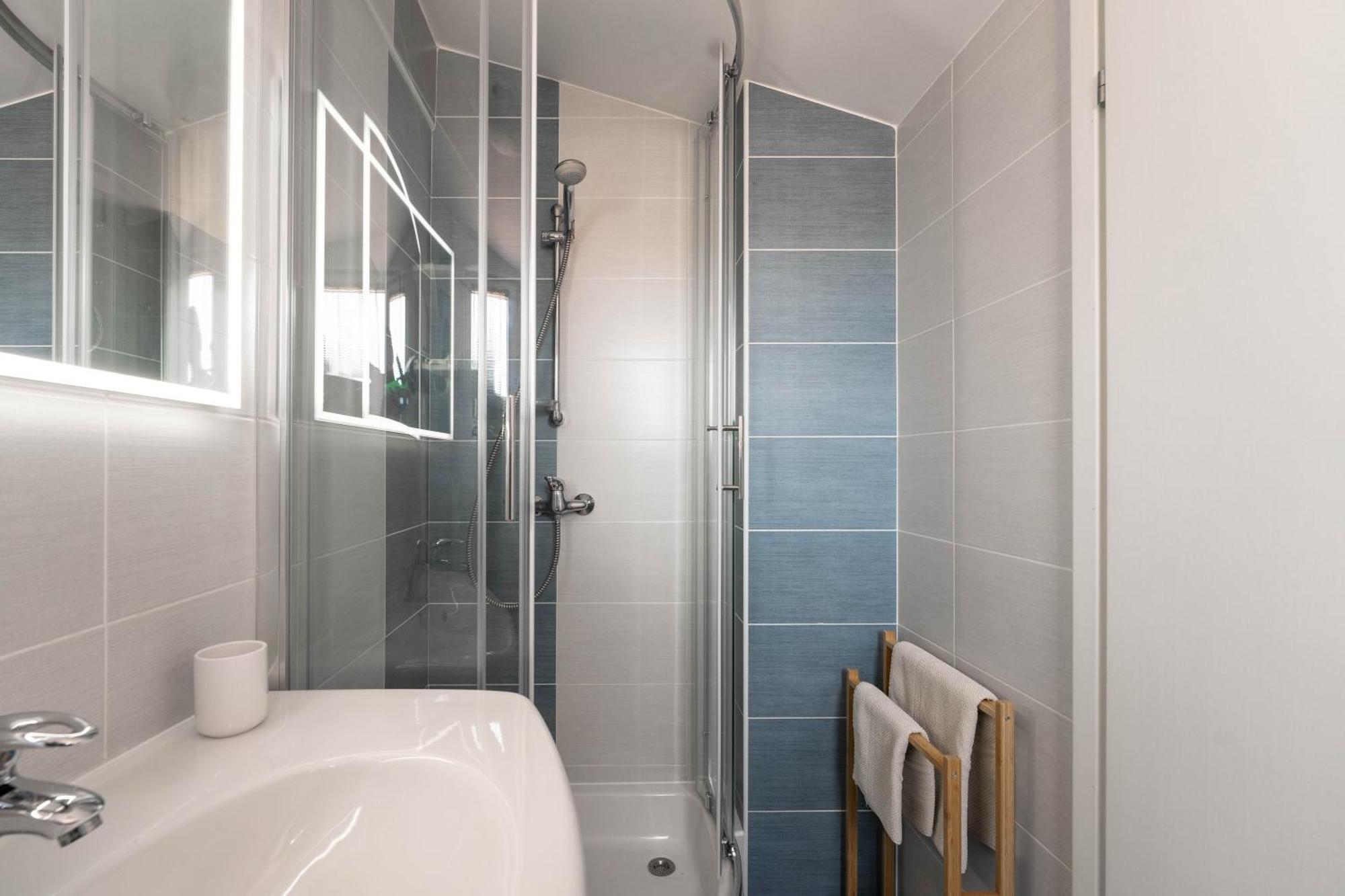 Degrassi Square Apartments (Adults Only) Vrsar Dış mekan fotoğraf