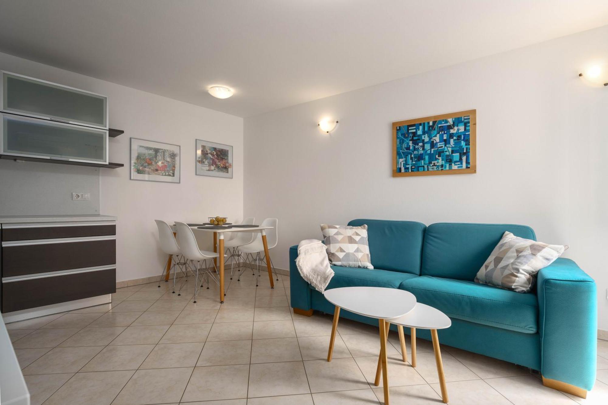 Degrassi Square Apartments (Adults Only) Vrsar Dış mekan fotoğraf