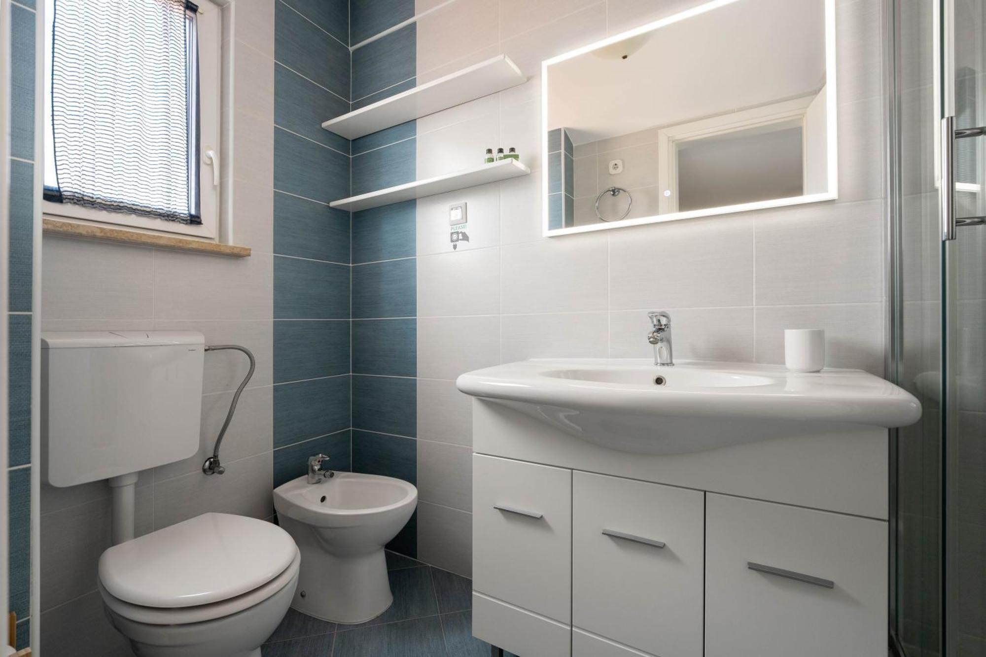 Degrassi Square Apartments (Adults Only) Vrsar Dış mekan fotoğraf