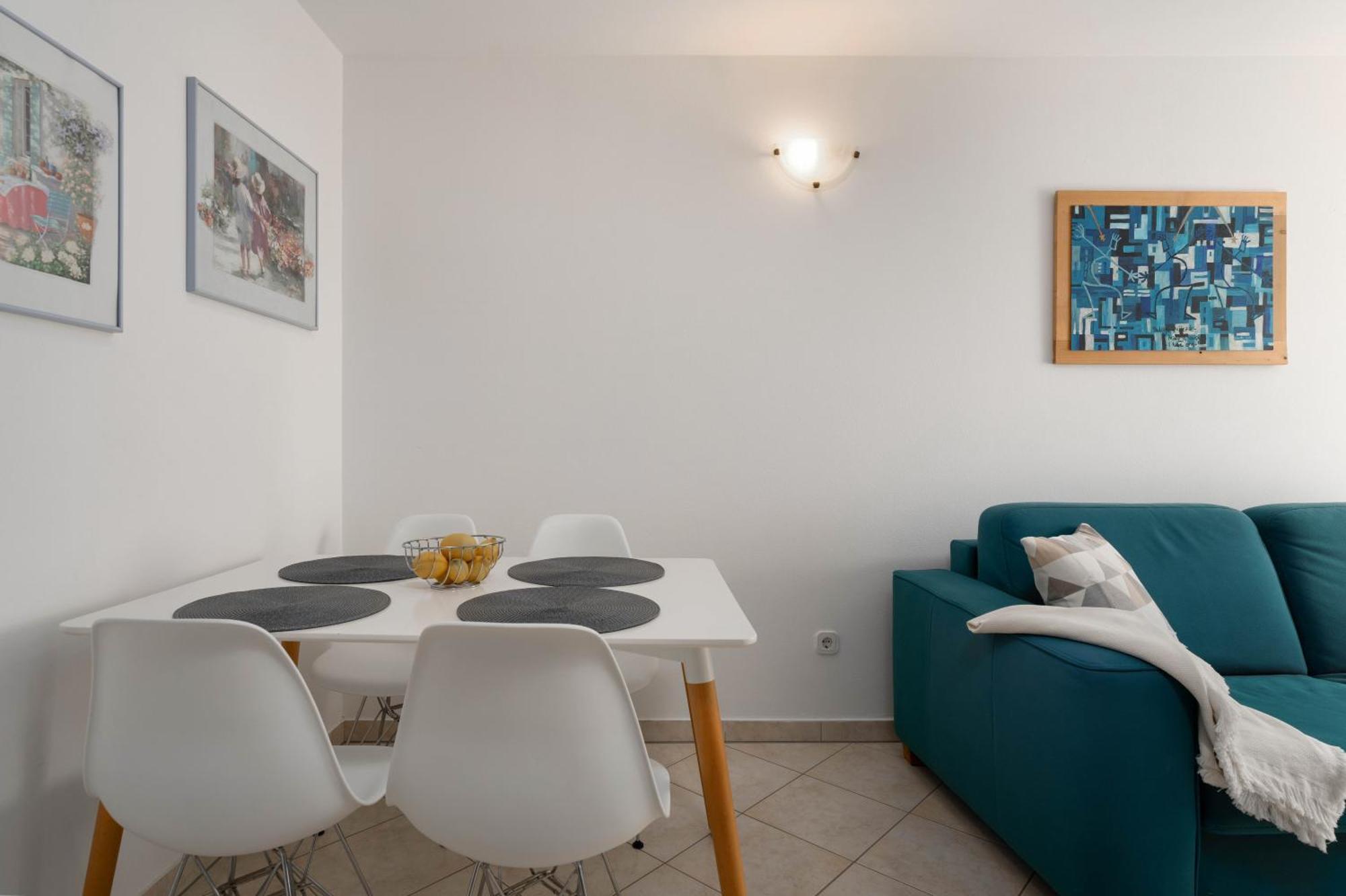 Degrassi Square Apartments (Adults Only) Vrsar Dış mekan fotoğraf