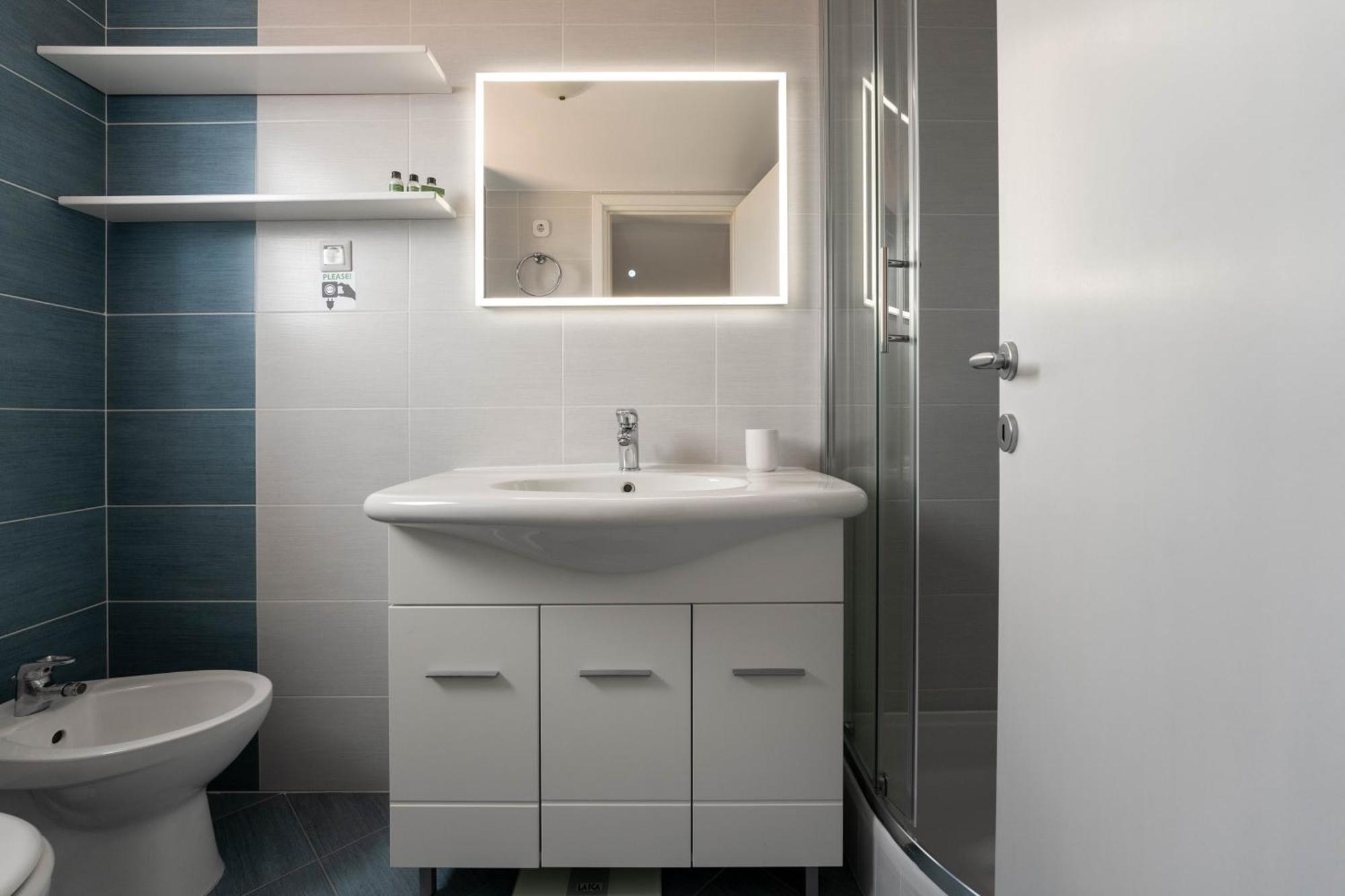 Degrassi Square Apartments (Adults Only) Vrsar Dış mekan fotoğraf
