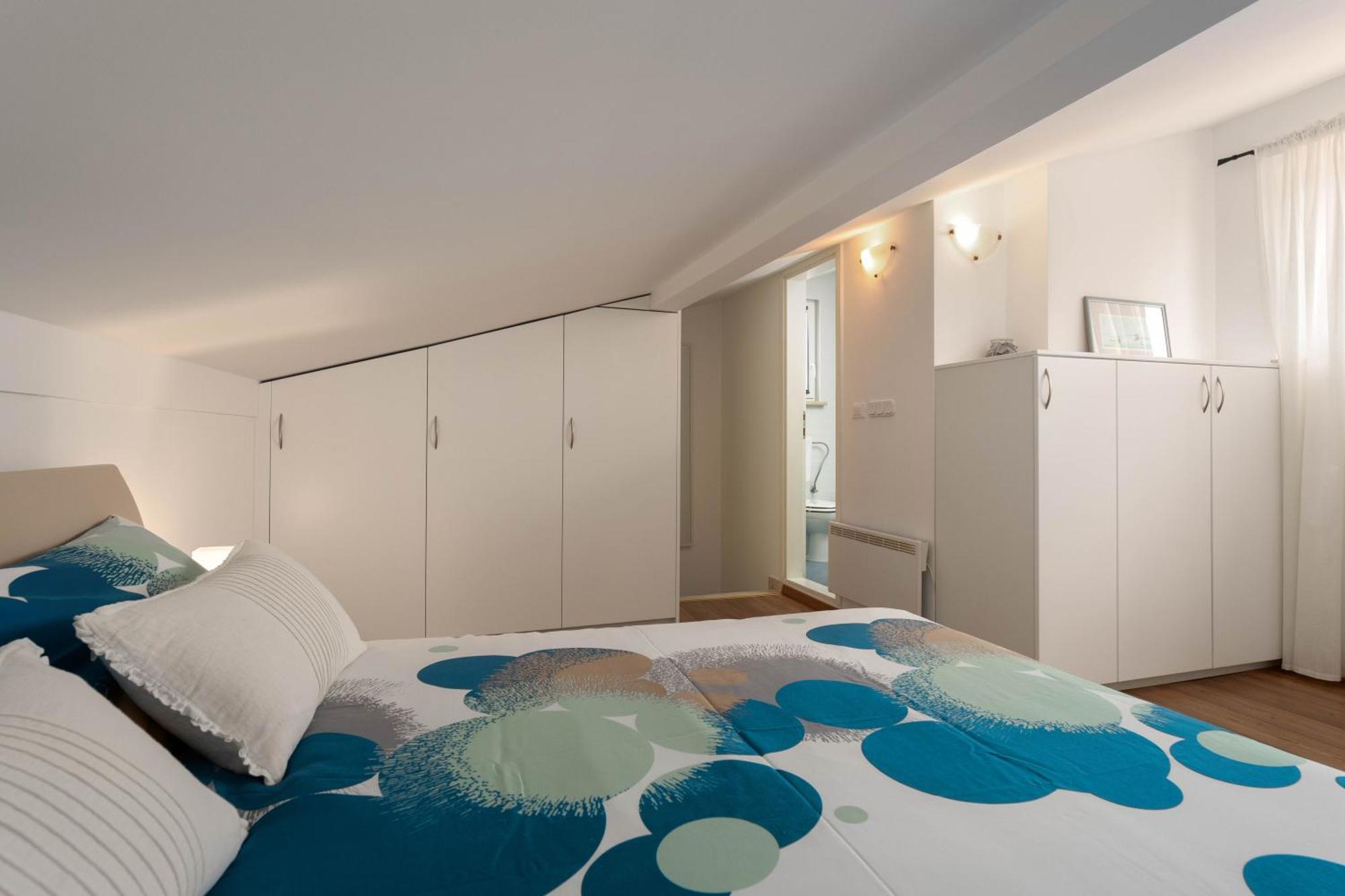 Degrassi Square Apartments (Adults Only) Vrsar Dış mekan fotoğraf