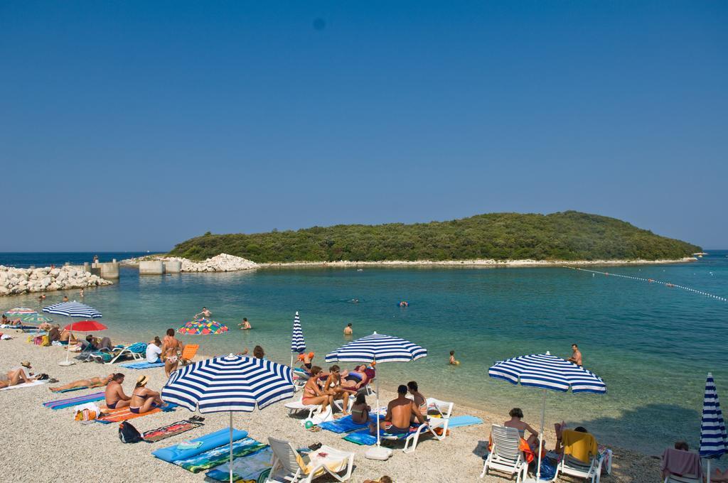 Degrassi Square Apartments (Adults Only) Vrsar Dış mekan fotoğraf