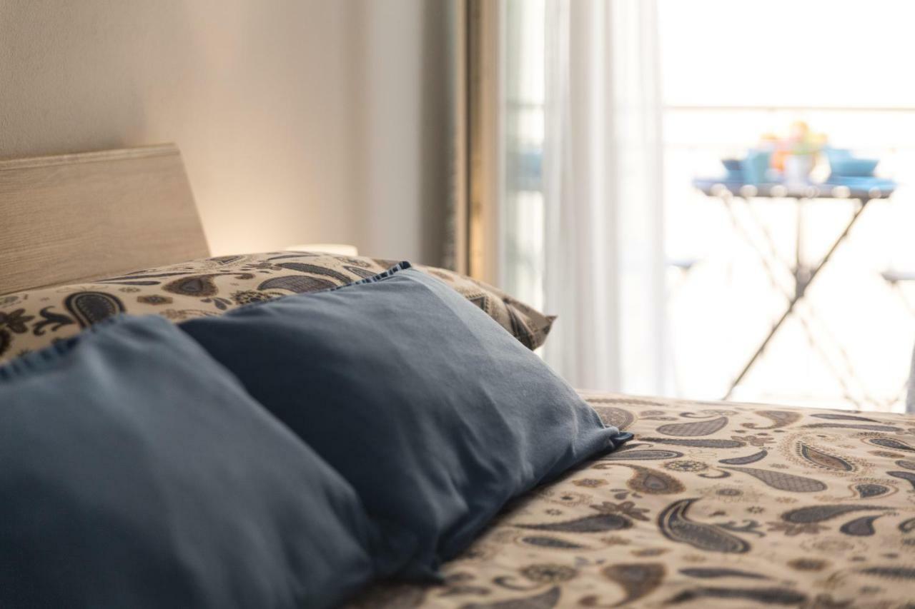 Degrassi Square Apartments (Adults Only) Vrsar Dış mekan fotoğraf
